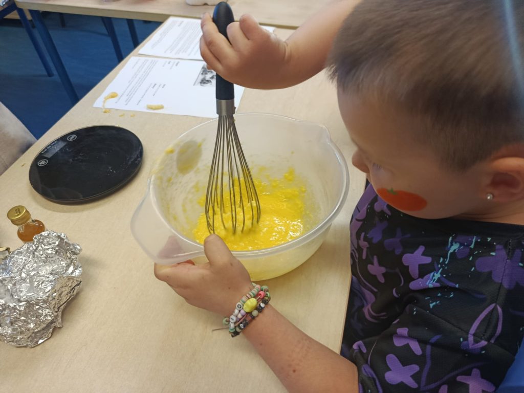 Fairy Cakes with Sophia (4)